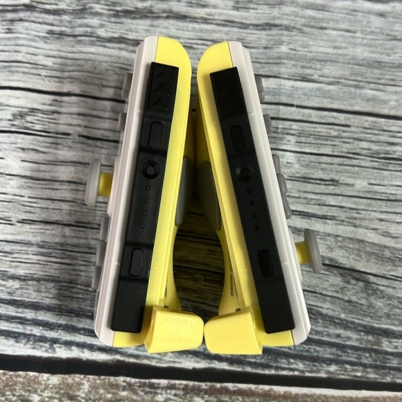 Nintendo Switch Split Pad Compact Controller - Light Grey/Yellow - Picture 10 of 12